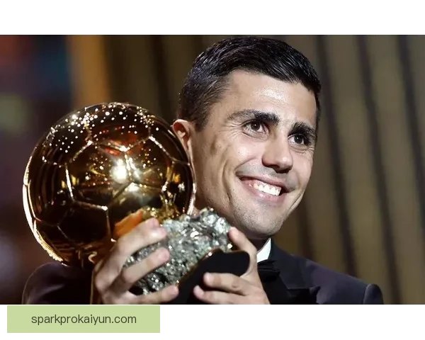 罗德里入围金球奖候选名单，展现西班牙足球新星风采，备受期待